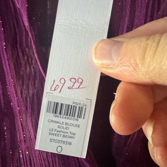 Chico's 0 Split Neck Crinkle Blouse Radiant Plum Button Sleeve Glitter - Size S - Picture 7 of 9
